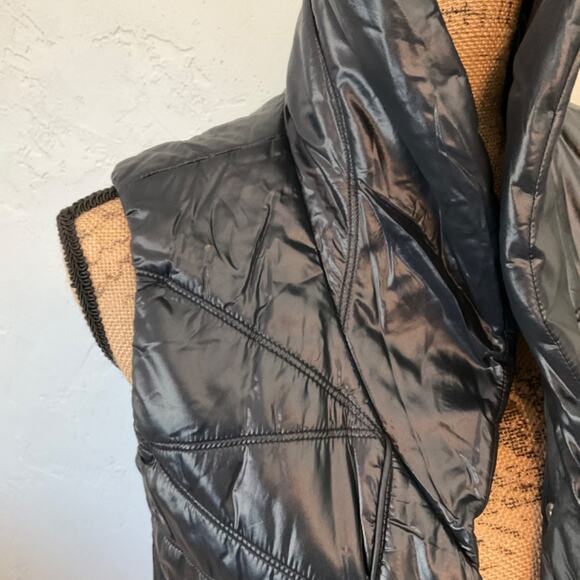 Lucy Puffer Vest Women’s Quilted Nylon Sleeveless Black Lightweight gym layer S - Picture 4 of 13